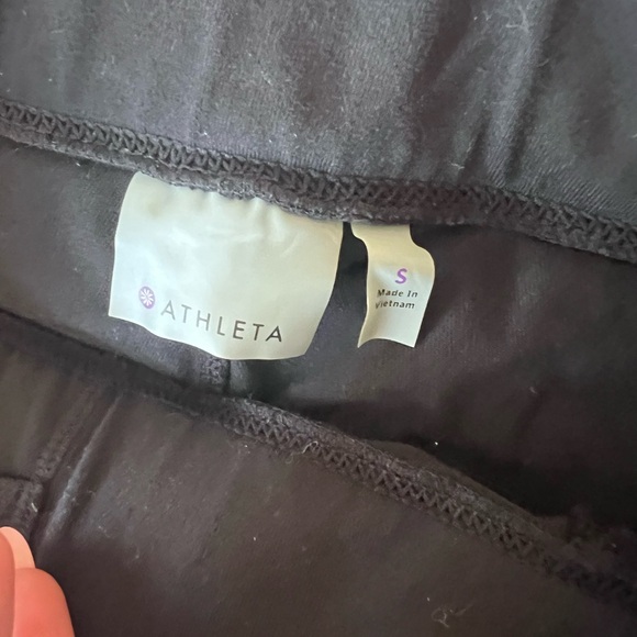 Black athleta leggings with 4 pockets - Picture 3 of 6